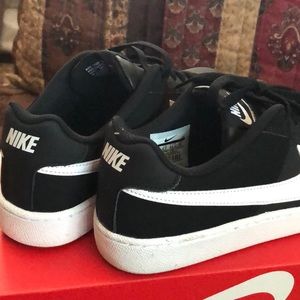 Black Nike’s white white swoosh